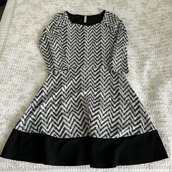 Gilli Dress - Made in U.S.A. - Picture 1 of 4